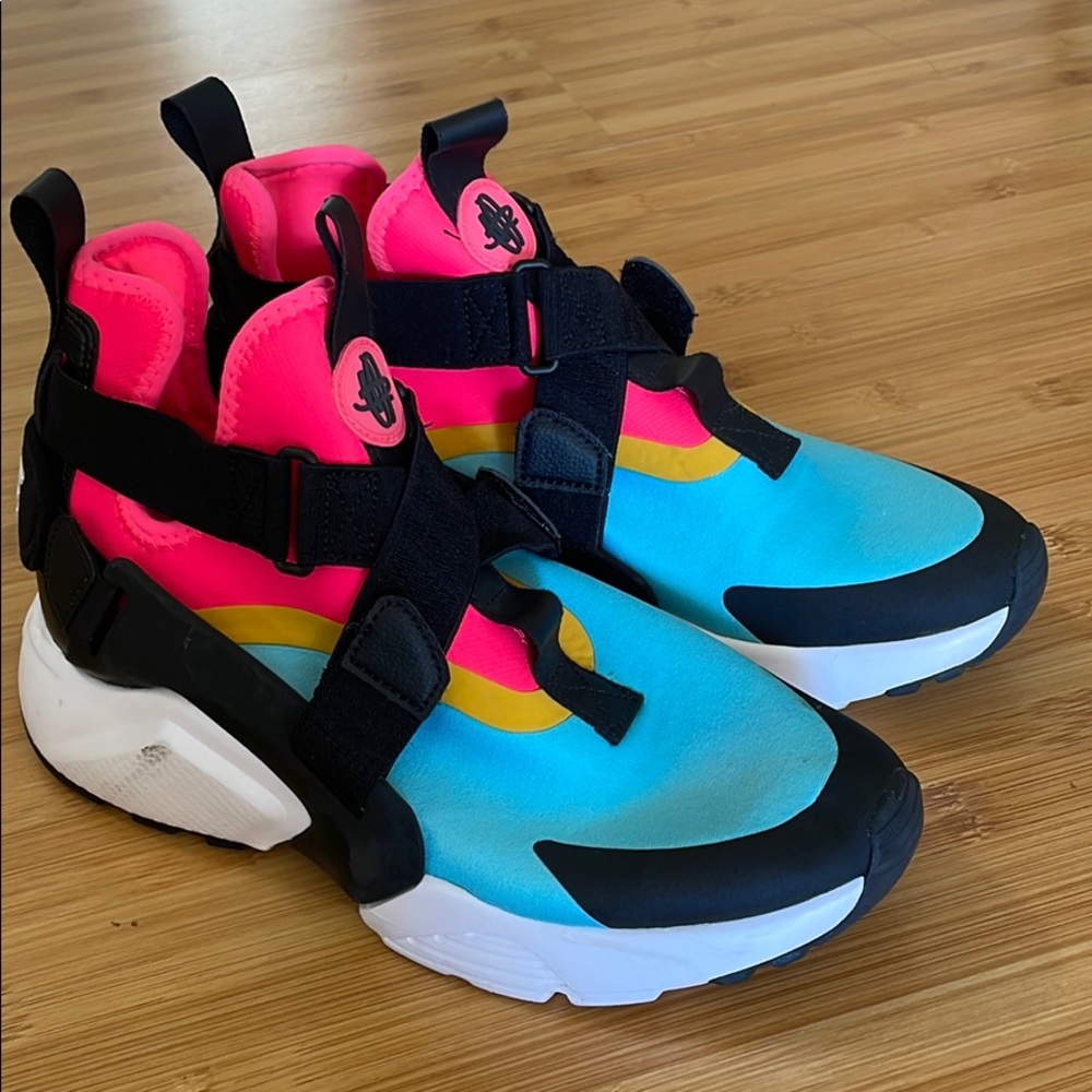 Nike Air Huarache City Multicolor (W) lightly used